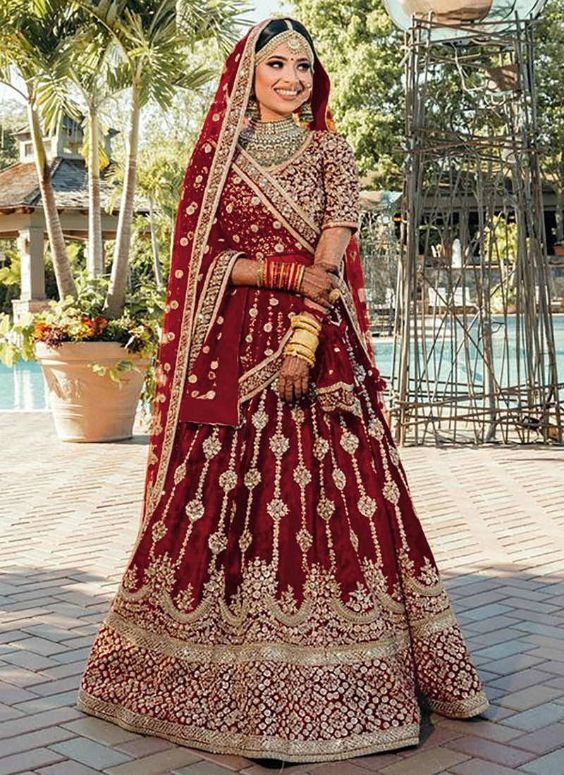 LAVENDER BLUSH HEAVY EMBROIDERED DESIGNER BRIDAL LEHENGA –  zarikaariindia.com