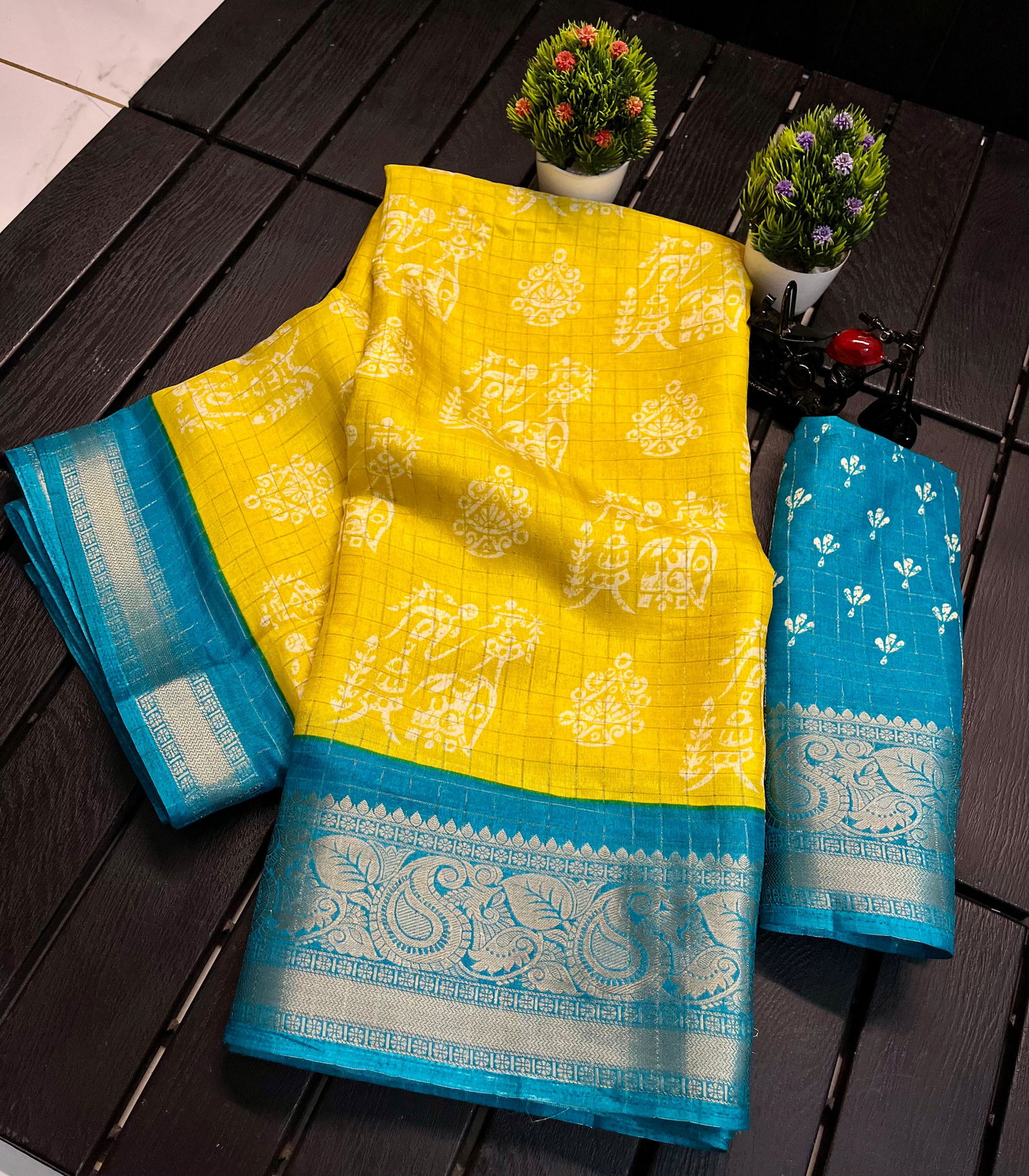 Wow Flower Dola Silk Wedding Saree Wholesalers In Delhi