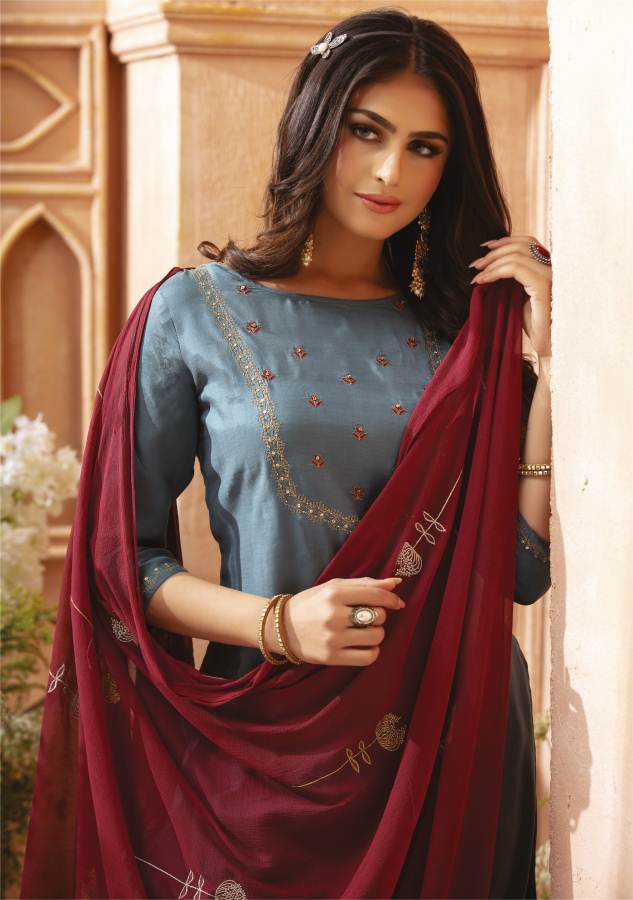 Kiana Shamma Designer Festive Wear Fancy Latest Readymade Collection
