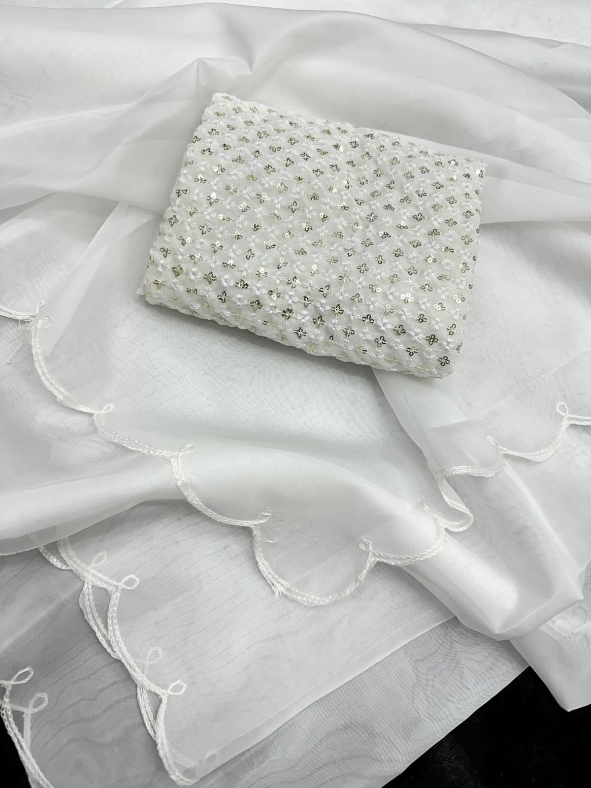 Gamthi By Tc White Designer Blouse Wholesale Saree Suppliers In Mumbai