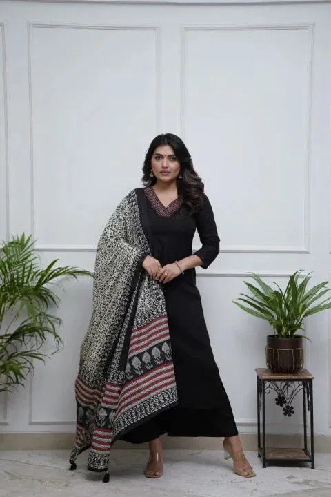 Sattara 1 Parampara Embroidered Kurti Bottom With Dupatta Wholesale In India