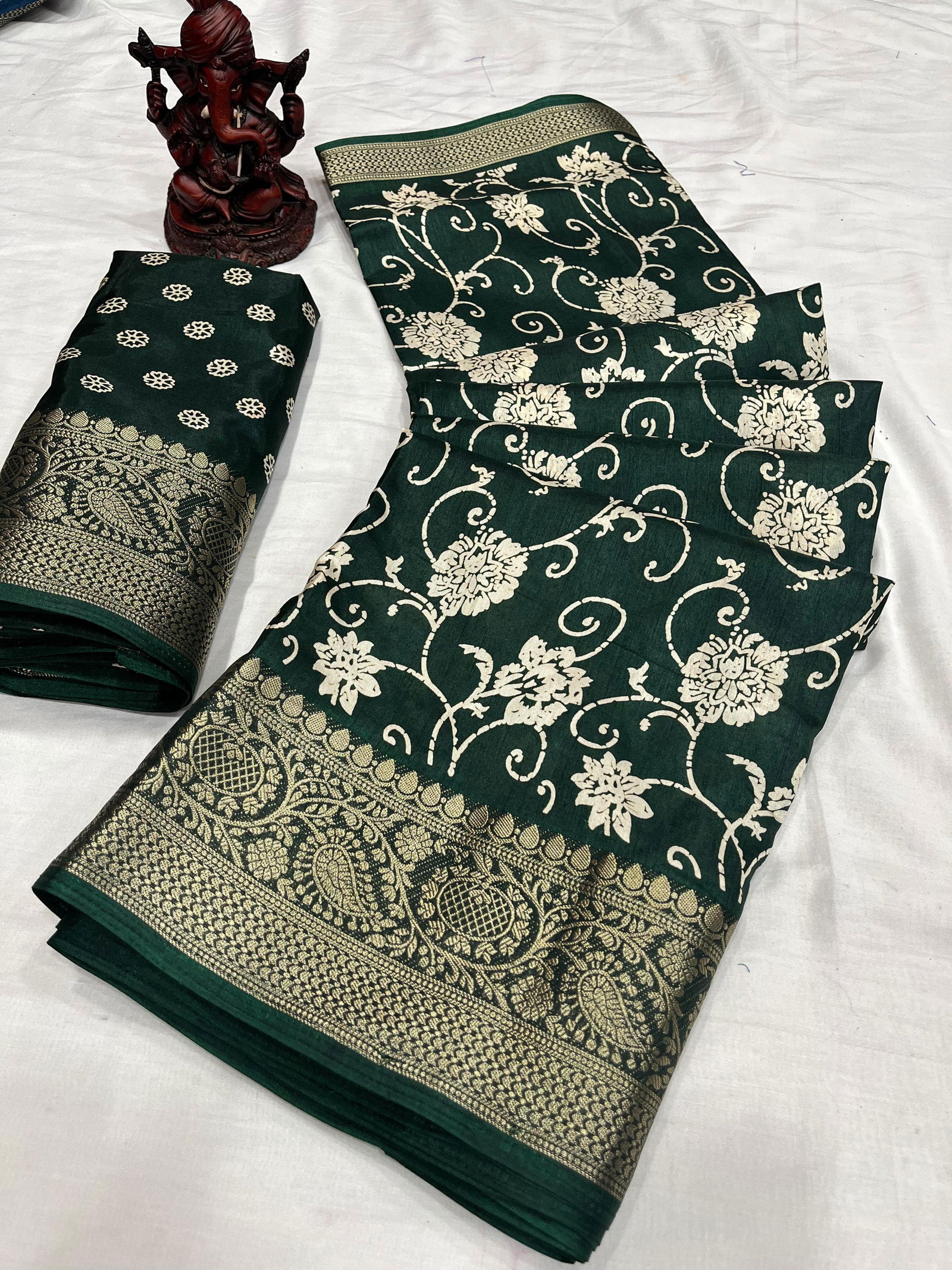 Wow Hit Flower Special Printed Non Catalog Saree Wholesale Price In Surat
