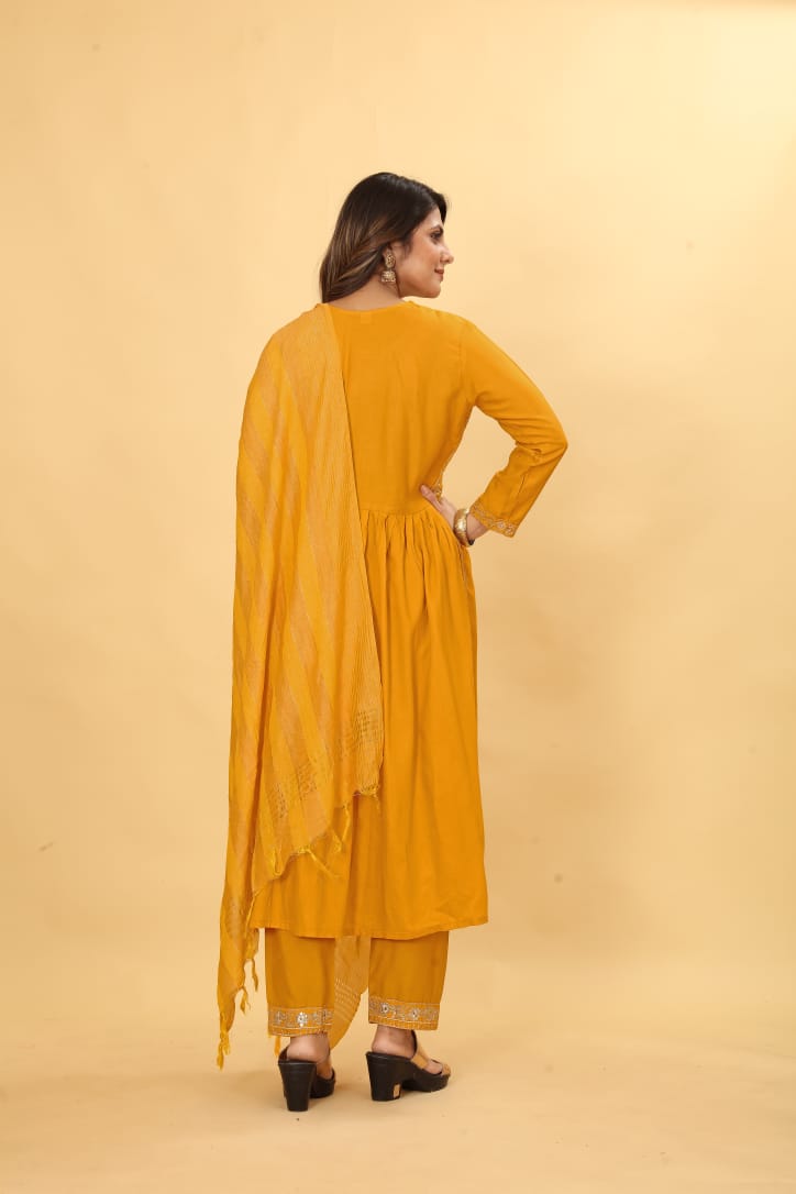 Shamal Reyon Naira Cut Kurti With Bottom Dupatta Suplliers In India