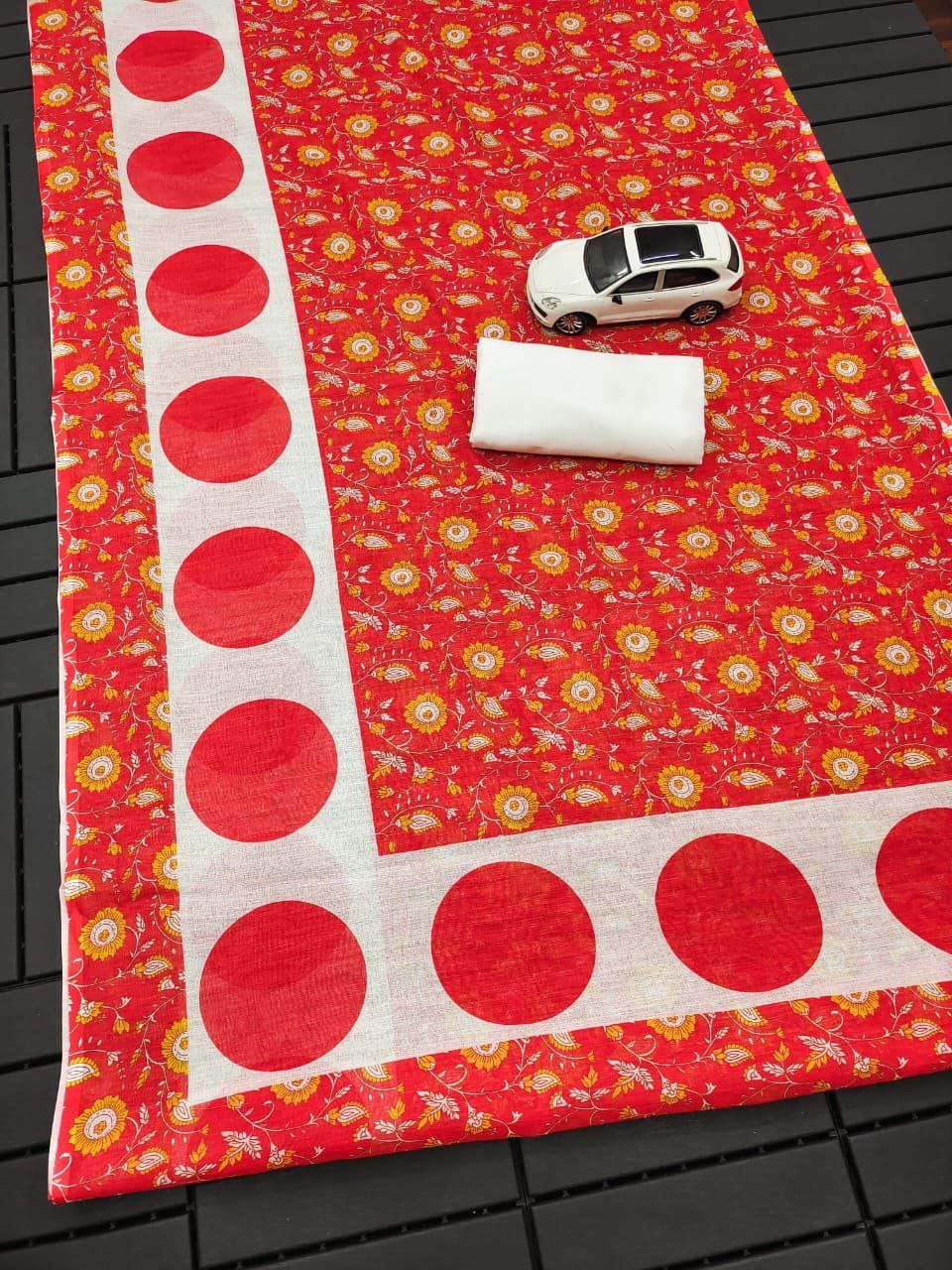 MG 325 Designer Plain Linen Digital Printed Sarees Wholesale Market In Surat 