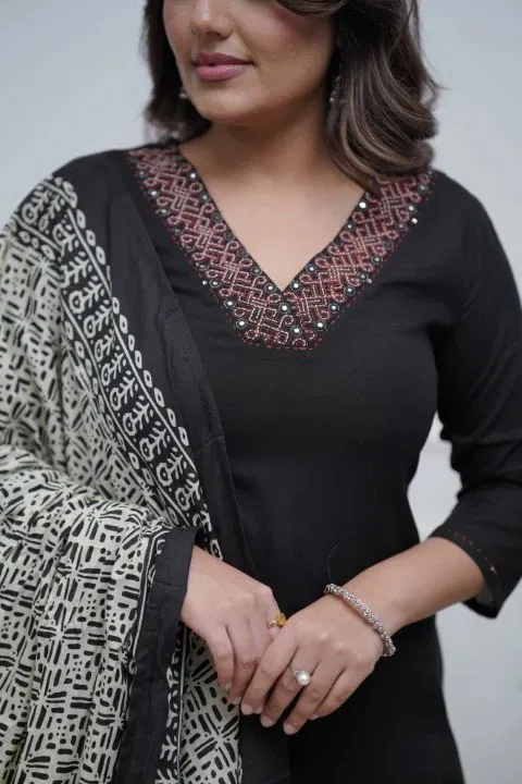 Sattara 1 Parampara Embroidered Kurti Bottom With Dupatta Wholesale In India