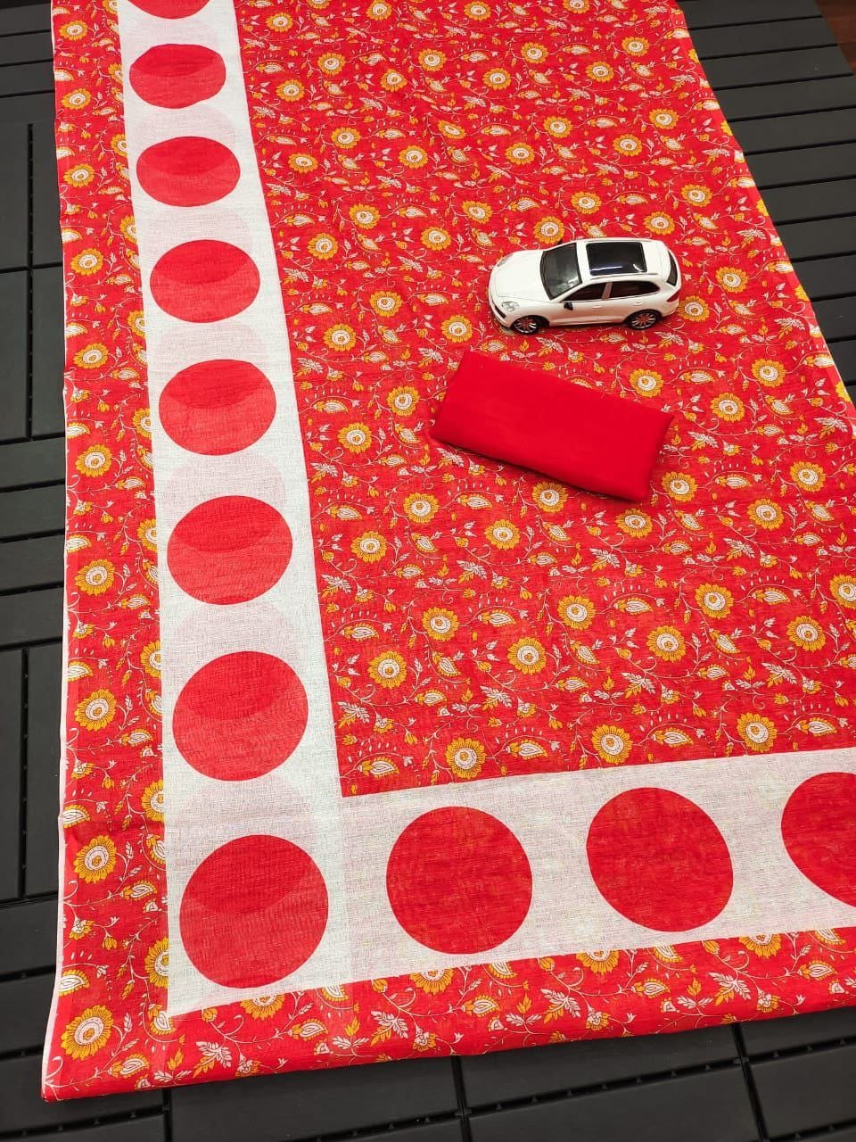 MG 325 Designer Plain Linen Digital Printed Sarees Wholesale Market In Surat 