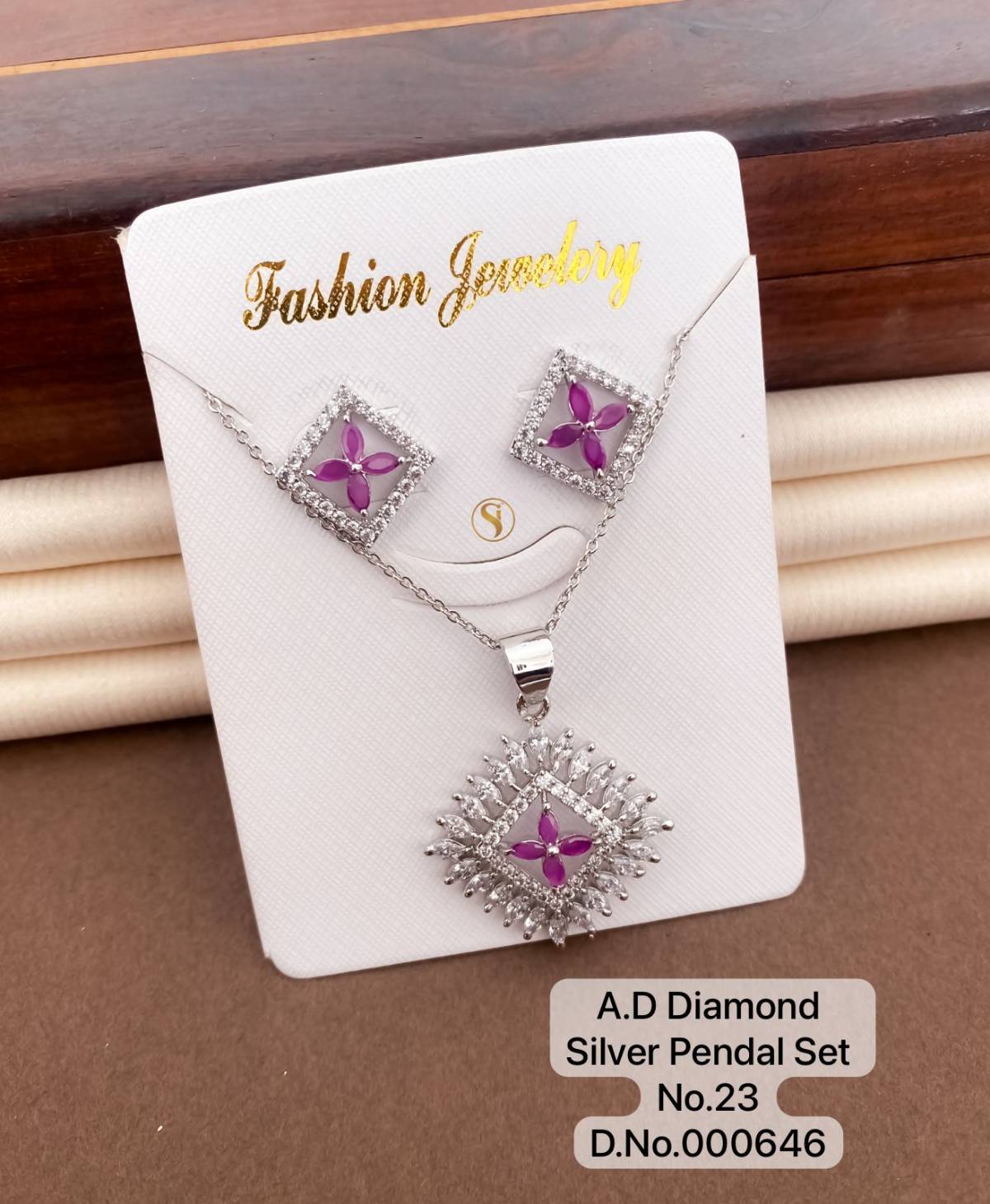 Buy Diamond Earrings Designs Online for Women - Vaibhav Jewellers