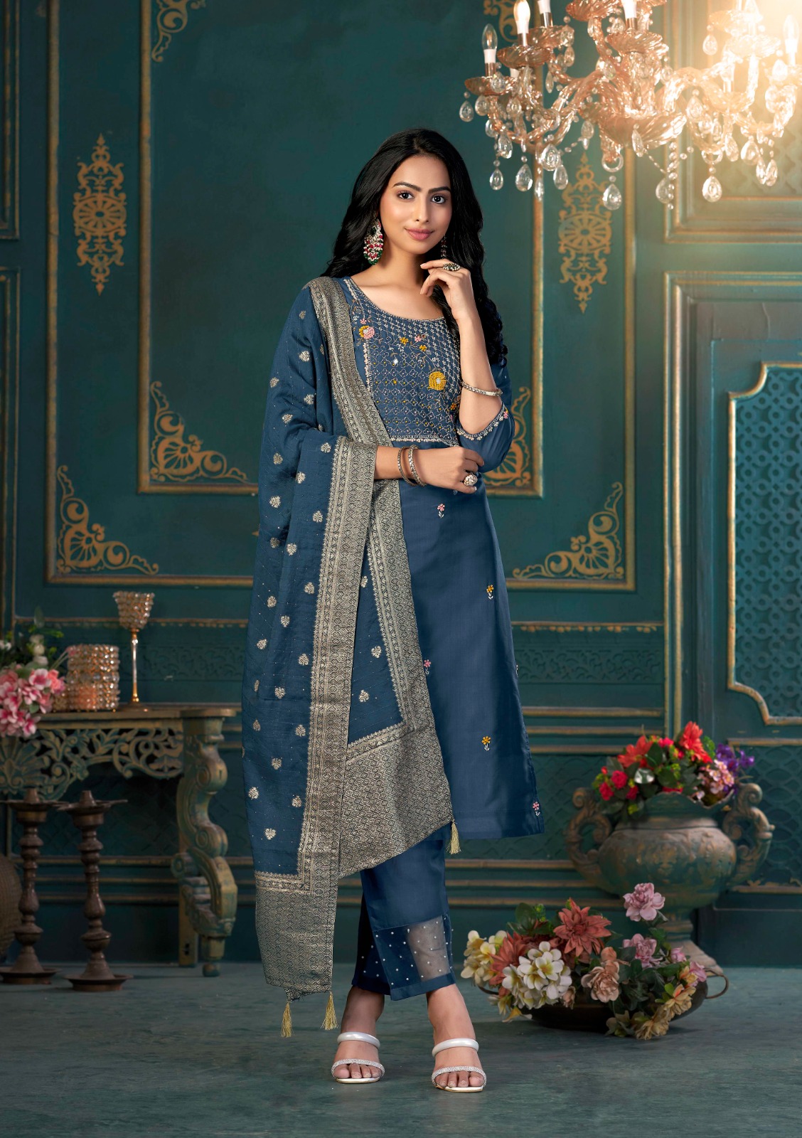 Navy Blue Velvet Kurti Pant Suit, Silk Straight Pant, Winter Velvet Salwar  Kameez,plus Size Salwar Suit,hand Embroidered Velvet Dress - Etsy
