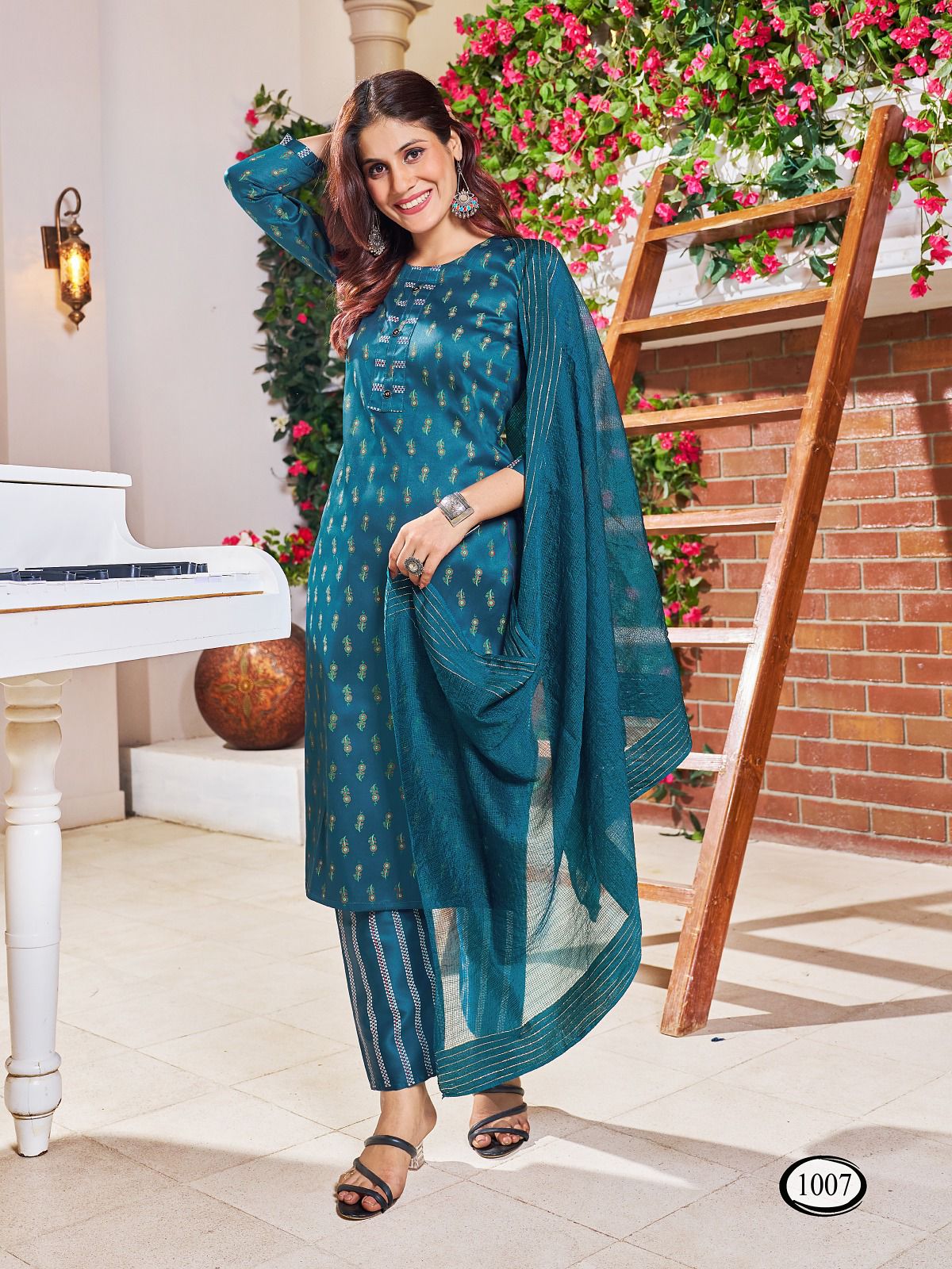 Buy Online Latest Indian Salwar Kameez, Punjabi Suits Collection