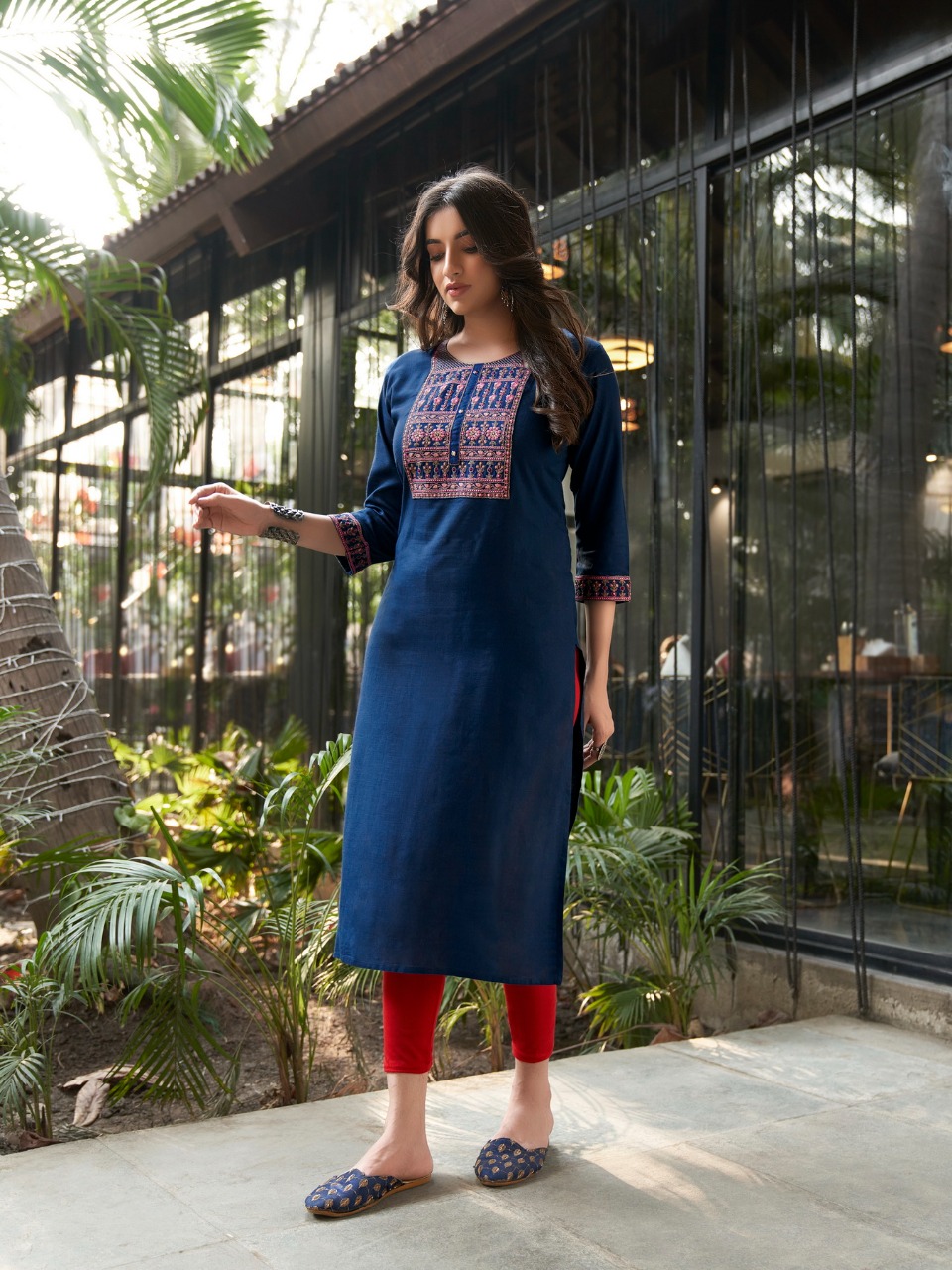 AMIRA'S INDIAN ETHNIC WEAR Women Denim Bottom Sleeves And Back Tajmahal  Zari Embroidery (Blue) - Amira Creations