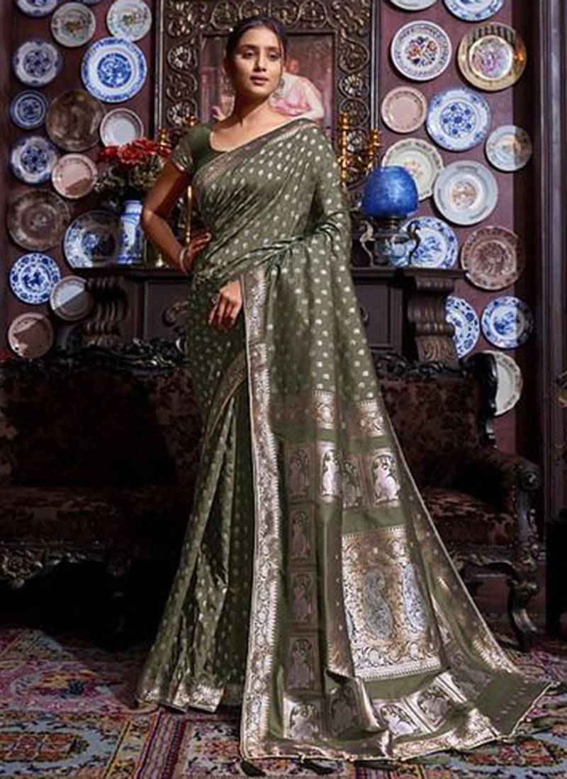 LIGHT MEHENDI GREEN SOFT SILK SAREE WITH TWIRLING BLOUSE PIECE – Sareeko