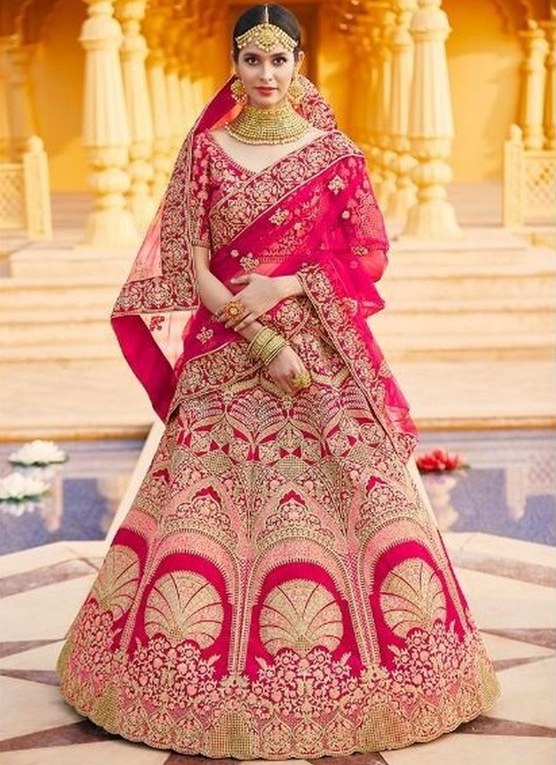 Buy online Red Color Wedding Heavy Saree With Blouse from ethnic wear for  Women by Roop Kashish for ₹4959 at 38% off | 2024 Limeroad.com