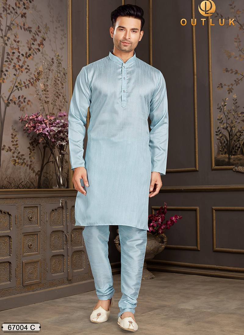 WATCH: Saif Ali Khan sports his signature white kurta-pyjama look as he  visits his new house | Hindi Movie News - Times of India