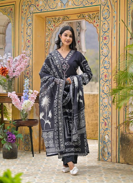Niraakaar Nr115 Linen With Digital Print Online Kurti With Bottom Dupatta Wholesale
