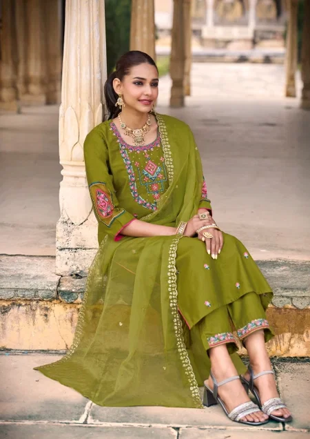 Goldy By Karissa Heavy Viscose Kurti With Bottom Dupatta