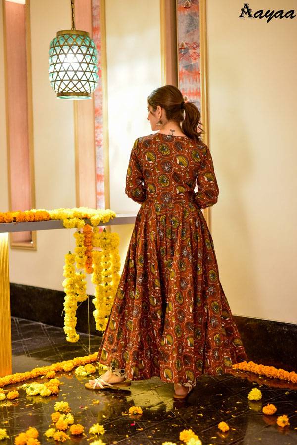 Aayaa 6 Fancy Festive Wear Wholesale Kurti With Bottom Collection