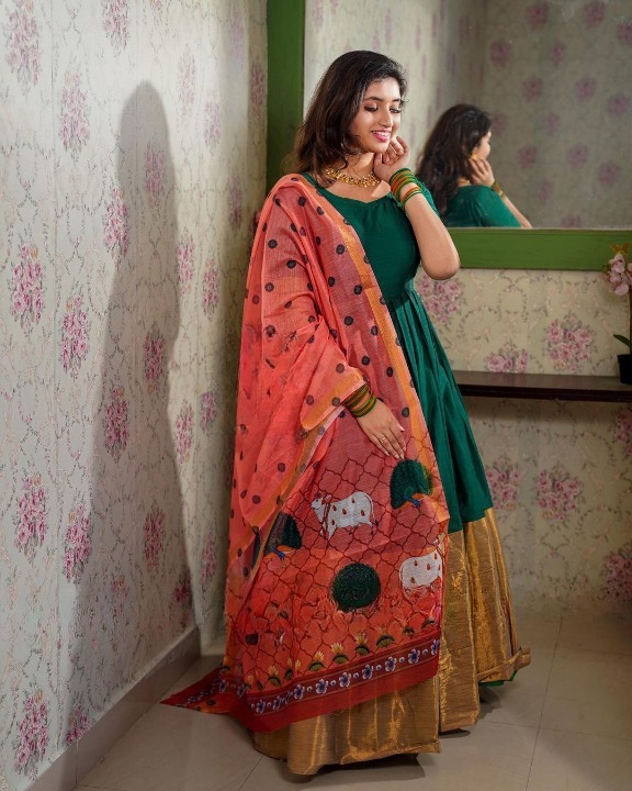 Vidhya Handloom Silk Gown With Dupatta Wholesale Price In Surat