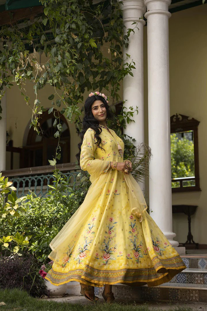 delhi designer dress      New Arrival   Modern design with a touch of Delhi elegance. ,         Semi stitch 3pcs