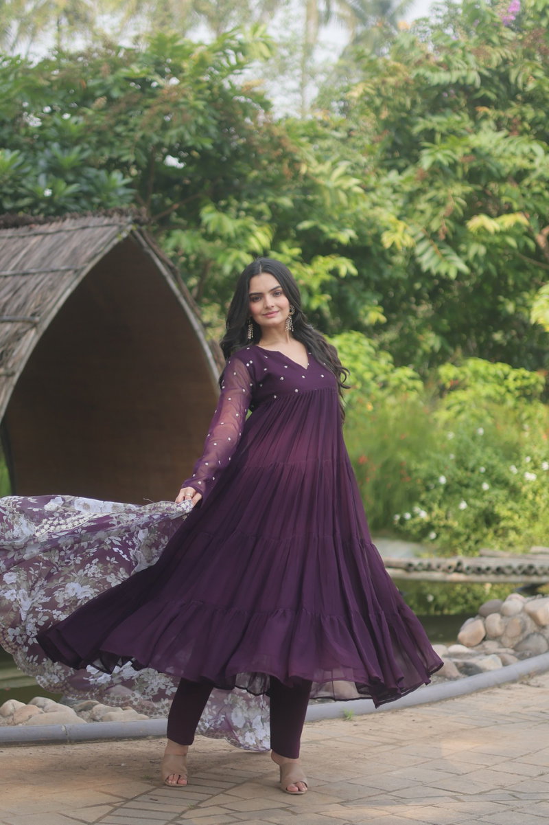 alia cutting dress Ready Made Cut Kurti Gown With Dupatta at Rs.1650/Piece in surat offer by Hari Ichchha Creation 42 and 44 Follow @poshaqdesignstudio on Instagram and Facebook Normal/Alia Cut/Frock model kurtis-GREEN